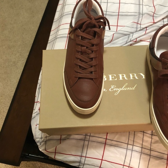 Burberry shoes - Picture 4 of 7